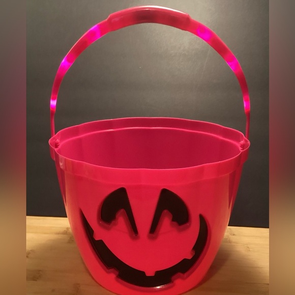 T-Mobile 2018 Pink Halloween Bucket - Picture 3 of 9